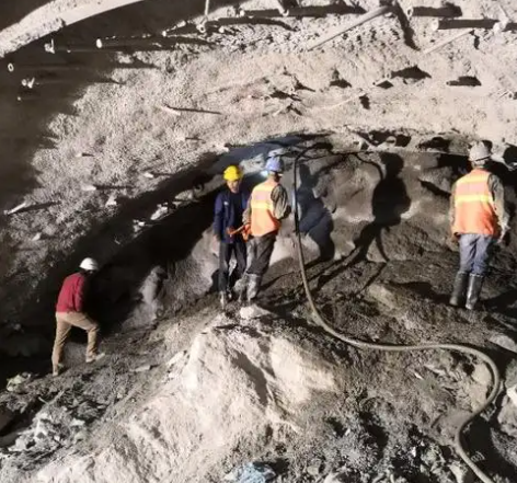 遂溪拱顶带模注浆料的施工流程及注意事项